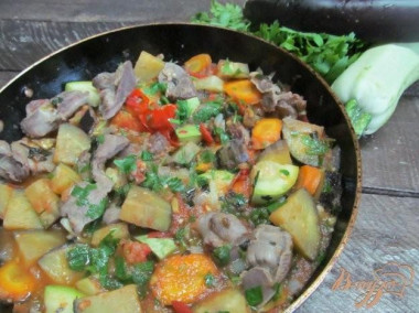 Овощное рагу с куриными желудками