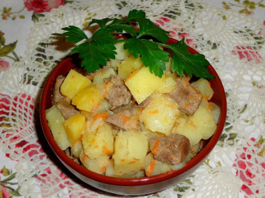 Свиная печень с луком и картошкой в мультиварке