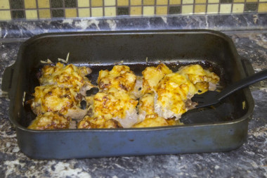 Рецепт - Свинина с ананасами и сыром - Шаг 8 -  Вот и все - аромат бесподобный