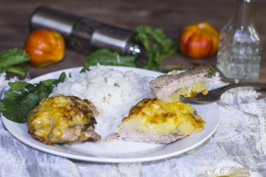 Рецепт - Свинина с ананасами и сыром - Шаг 9 -  Приятного аппетита!