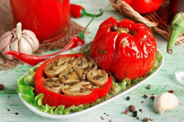 Перец фаршированный чесноком и баклажанами на зиму