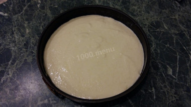 Рецепт - Банановый пирог манник - Шаг 6 -  Залить оставшимся тестом. Выпекать в духовке при температуре 180 градусов 40 минут.