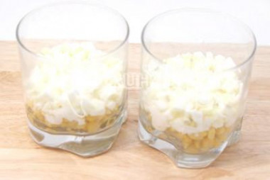 Рецепт - Салат  Тайная страсть - Шаг 2 -  Затем слой яиц.