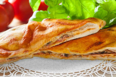Кальцоне с ветчиной