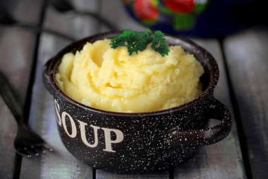 Картофельное пюре с чесноком и укропом в мультиварке