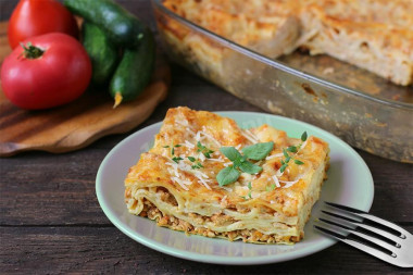 Лазанья с куриным фаршем и сыром