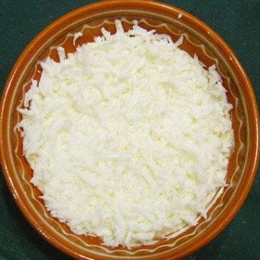 Рецепт - Салат Мимоза с плавленым сыром - Шаг 6 -  Формируем салат «Мимоза» с плавленым сыром.