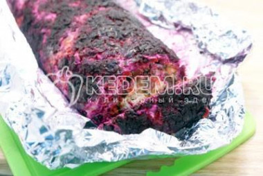 Рецепт - Салат Изумительный - Шаг 8 -  Достать и развернуть.Нарезать на порции и подавать к столу.