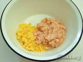 Рецепт - Фаршированные кабачки на сковороде - Шаг 6 -  Соединить мясо и сыр.