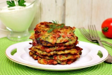 Драники с колбаской и зеленью