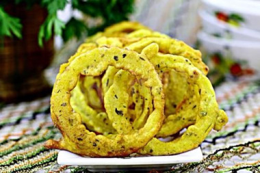 Луковые кольца в кукурузном кляре