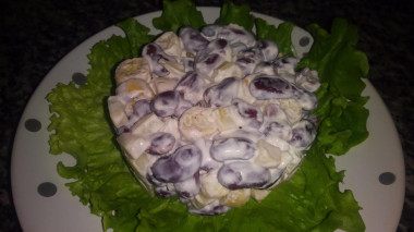 Рецепт - Салат с фасолью и сухариками за 5 минут - Шаг 6 -  Салат готов! Приятного аппетита!