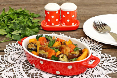 Мясо тушеное с баклажанами