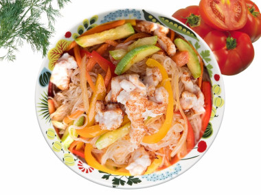 Крахмальная лапша с куриным филе и цукини