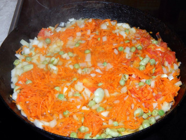 Рецепт - Японский омлет с рисом и овощами - Шаг 2 -  Все овощи обжариваем на подсолнечном масле.