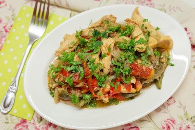 Мясо с баклажанами и помидорами в духовке