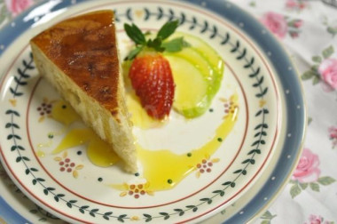 Шарлотка с яблоками в мультиварке с ванильным вкусом