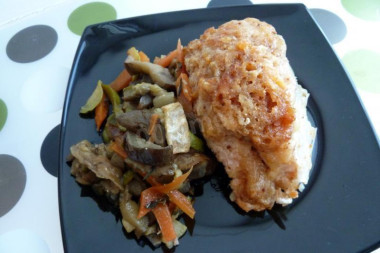 Семга запеченная с овощами в духовке под сыром