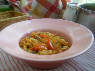 Гуляш из курицы в мультиварке