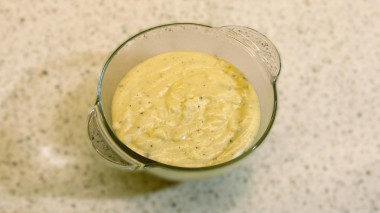 Сырный соус на молоке с луком