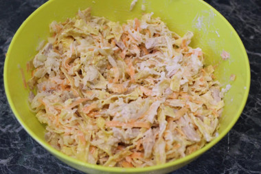 Рецепт - Салат Вдохновение ветчиной - Шаг 9 -  Затем соединить все ингредиенты и заправить майонезом.Оформлять по желанию.