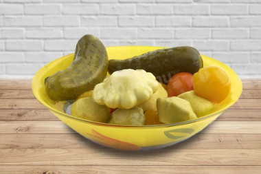 Патиссоны с помидорами и огурцами
