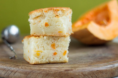 Манник на сливочном масле и кефире с кусочками тыквы