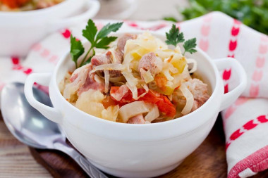 Капуста со свининой в мультиварке