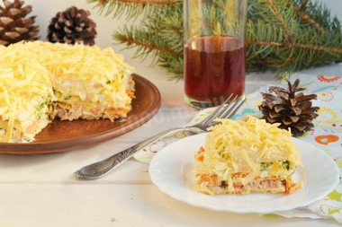 Салат с вафельными коржами
