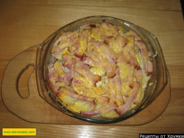 Картофельная запеканка с колбасой сыром