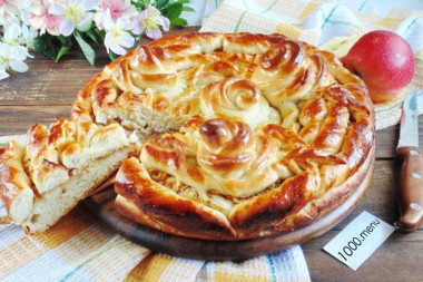 Пирог с яблоками из сдобного теста