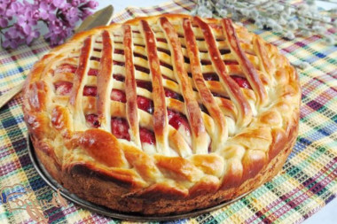 Пирог из сдобного теста с джемом