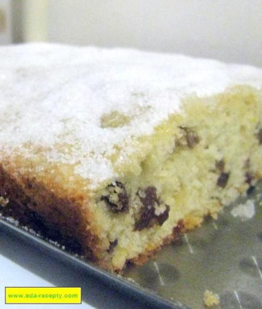 Большой лимонный кекс с изюмом