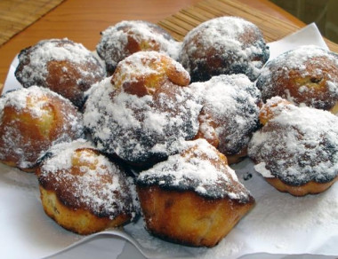 Кексы с изюмом в формочках