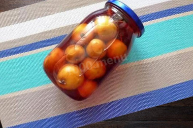 Яблочный компот из ранеток и сливы