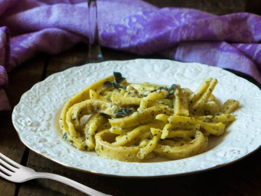 Макароны с кальмарами в сливочном соусе