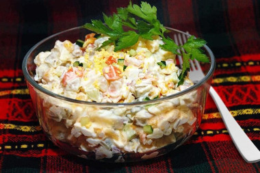 Рецепт классического мясного салата с солеными огурцами