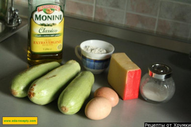 Рецепт - Оладушки кабачковые - Шаг 2 -  Для начала берём молодые кабачки и хорошо промываем их в проточной воде.