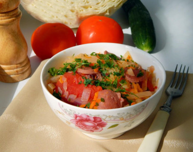 Солянка из капусты с сосисками в мультиварке