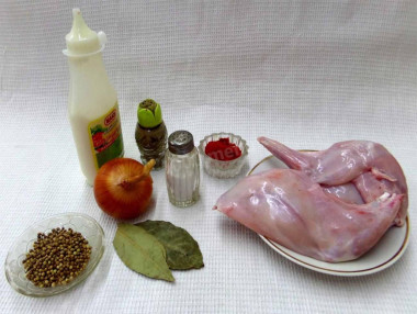 Рецепт - Кролик с картошкой в рукаве в духовке - Шаг 1 - Подготовьте все необходимые продукты и приступайте к приготовлению.