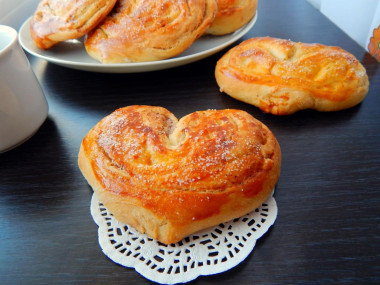 Плюшки с корицей и сахаром