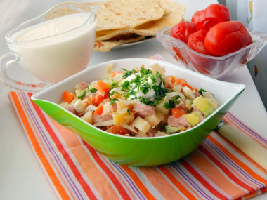 Салат мясной с говядиной классический