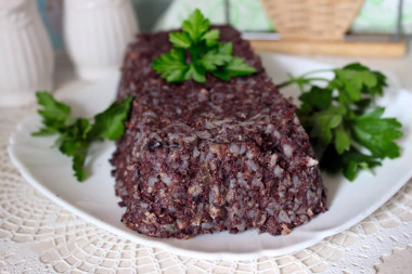 Свиная кровь с гречкой