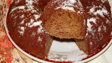 Пирог на молоке и сливках без яиц с корицей