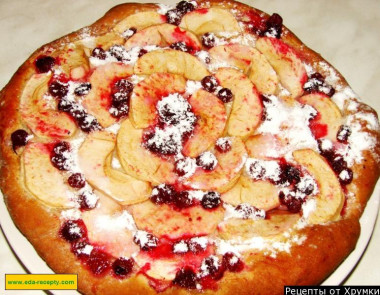 Яблочный пирог с брусникой