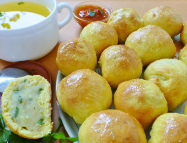 Пирожки с картофельно-пряной начинкой из дрожжевого теста