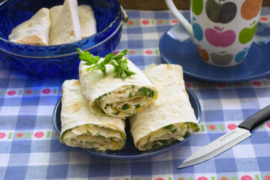 Лаваш с брынзой и зеленью