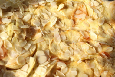 Пирог с яблоками быстро