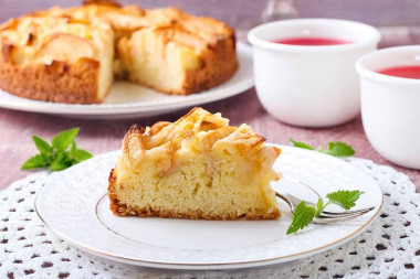 Пирог с яблоками без яиц