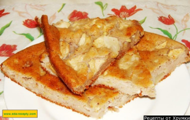 Открытый пирог с яблоками манкой и творогом